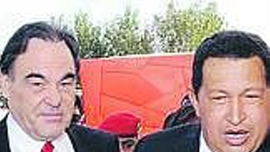 Oliver Stone y Hugo Chávez.