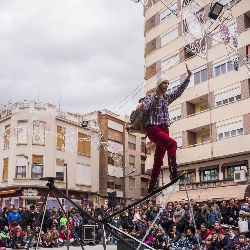 ARTenBITRIR es un evento que tiene como objetivo acercar al asombro y a la emoción mediante el arte.