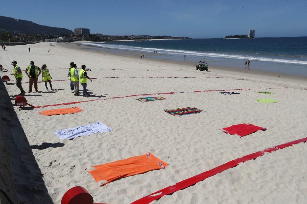 Caballero explica el sistema de seguridad para los arenales de Samil y O Vao.