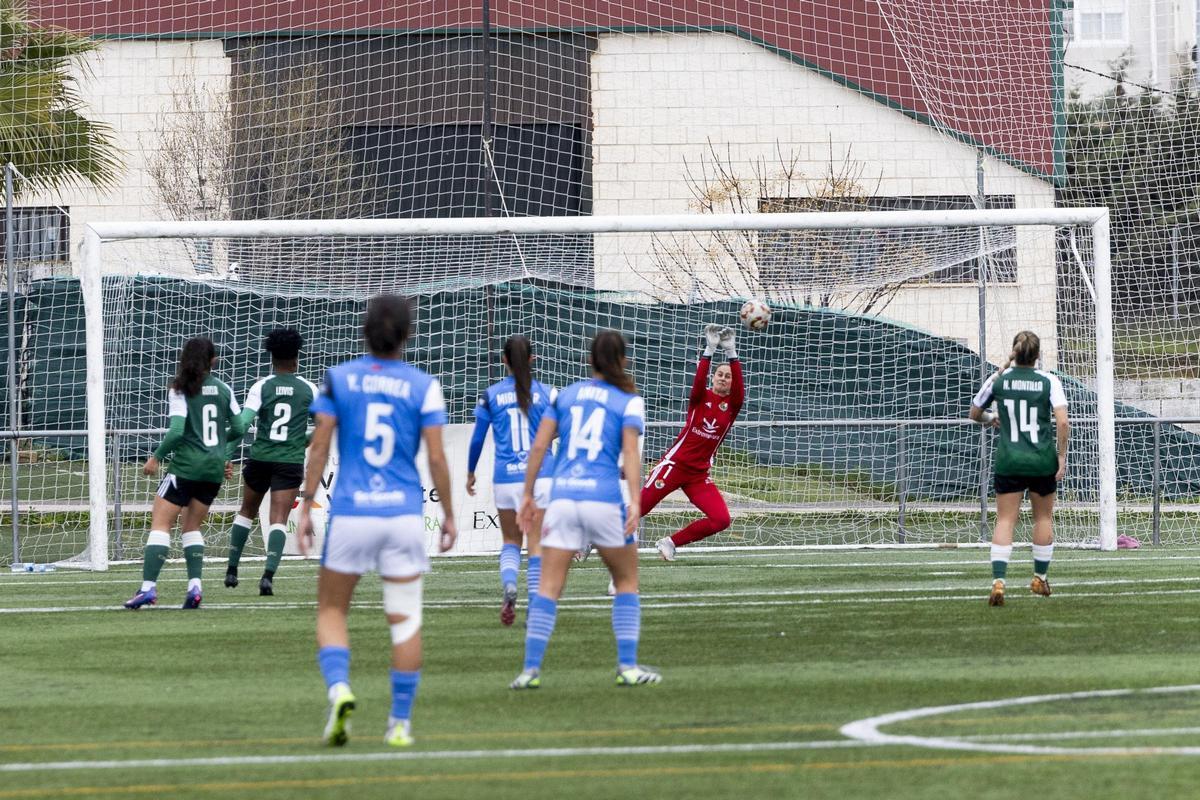 Delia protagoniza una parada en el Cacereño-Alhama.