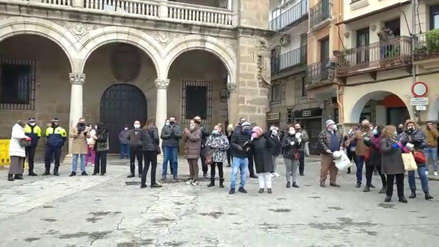 Cacerolada del pequeño comercio en Plasencia