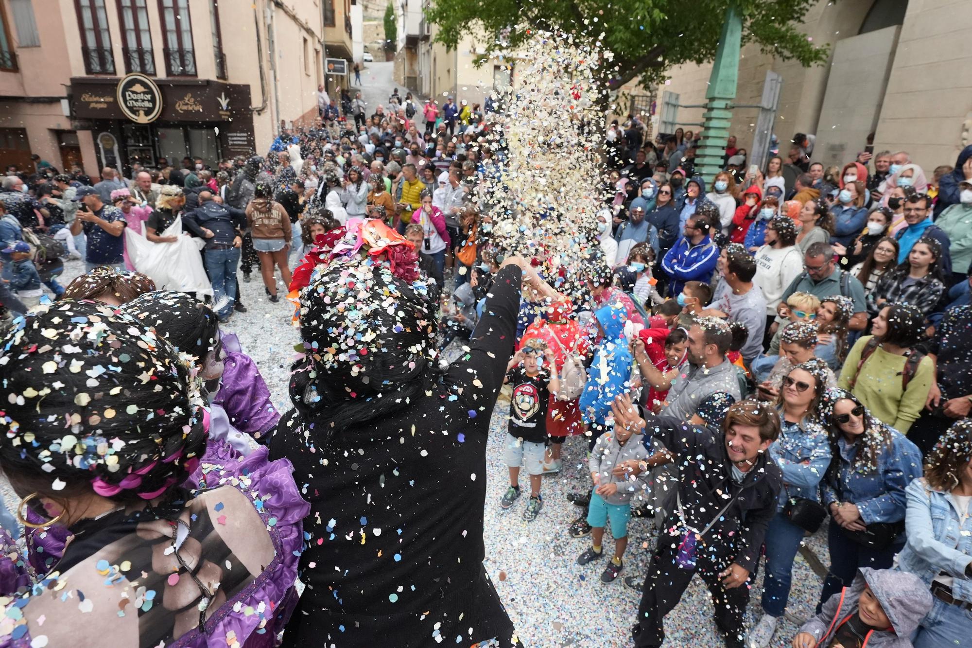 Búscate en el desfile de carrozas y disfraces de l'Anunci de Morella