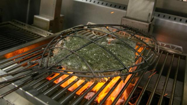 El rodaballo, sobre la parrilla.