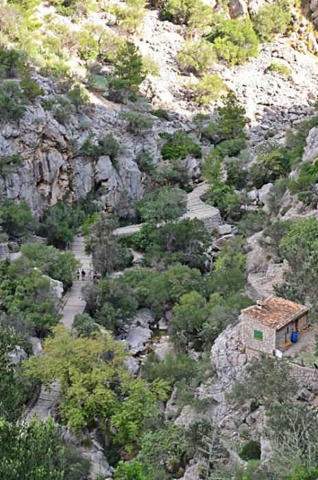 Versteckte Baracken, fast vergessene Geschichten und ganz viel Plackerei: Der Barranc de Biniaraix bei Sóller ist viel mehr als idyllische Wander-Kulisse