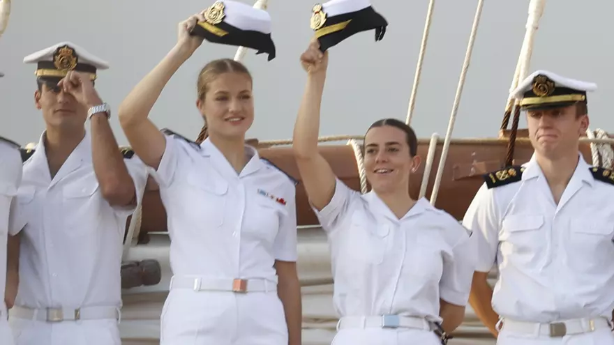 La princesa Leonor y el 'Elcano' ya están en Gijón: el buque atracó entre aplausos y el sonido de las gaitas