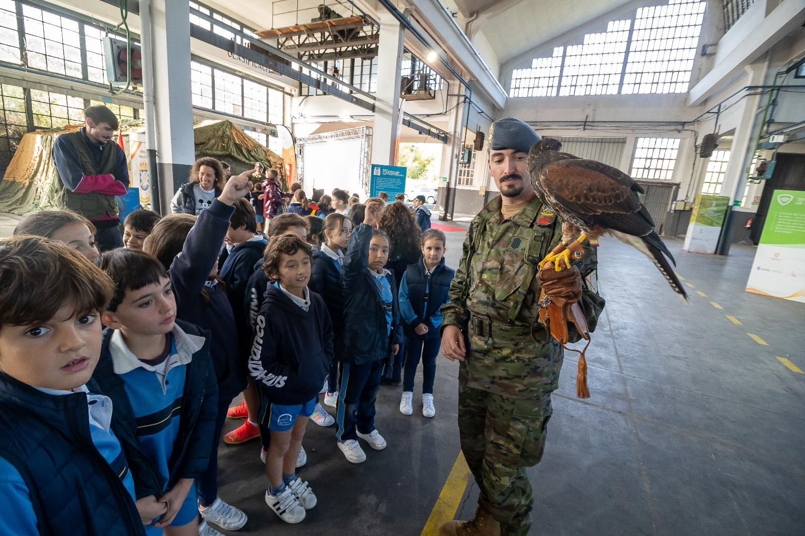 Visitas escolares a la exposición de Defensa en La Vega