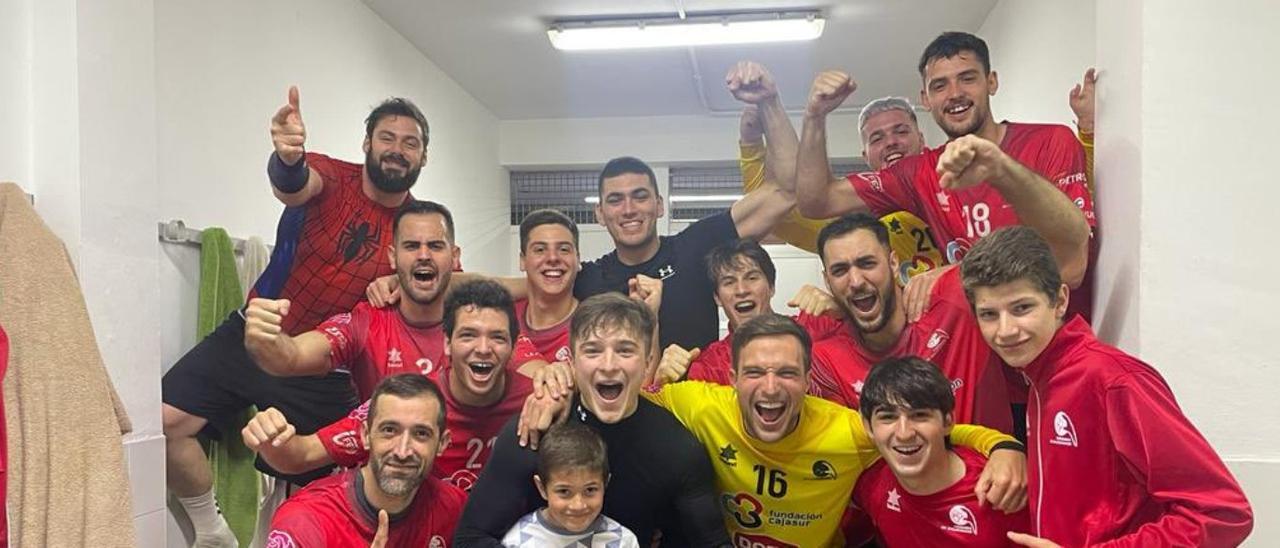 Ell Cajasur celebra la victoria frente al Bolaños.