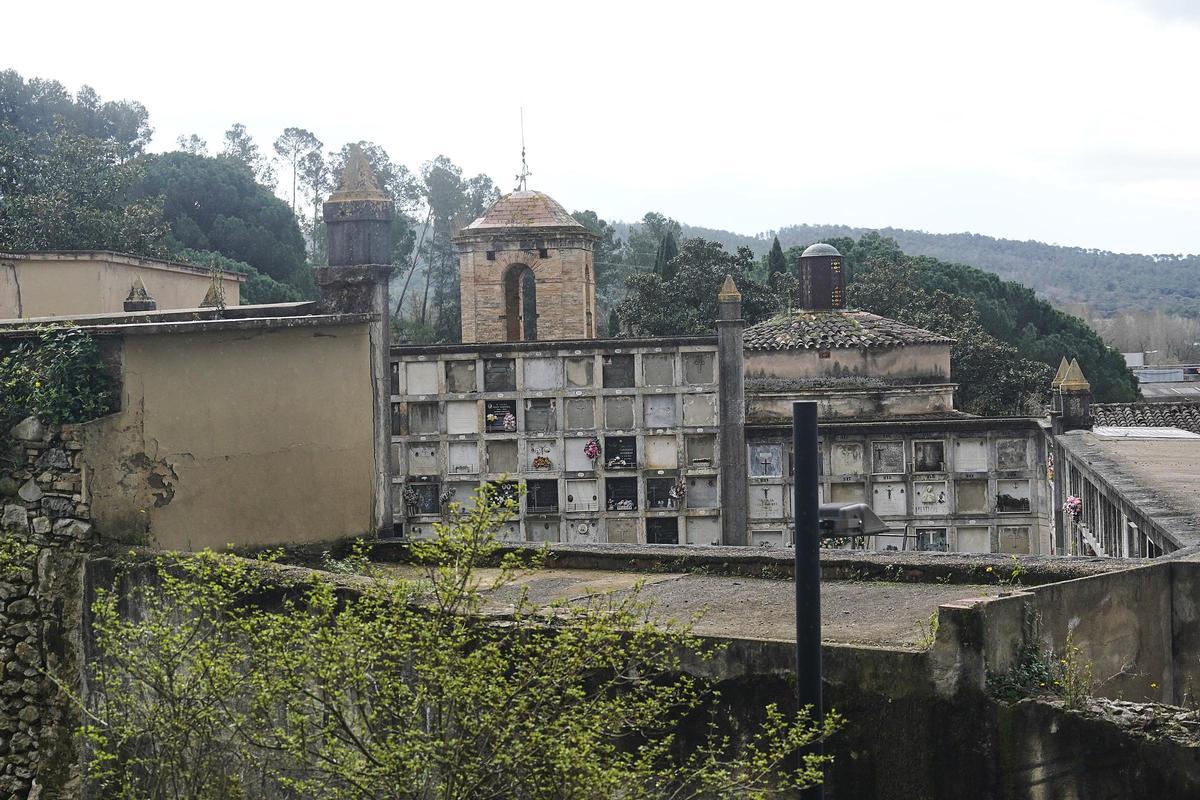 Les imatges del Cementiri Vell de Girona després dels actes vandàlics a una vintena de tombes Les imatges del Cementiri Vell de Girona després dels actes vandàlics a una vintena de tombes