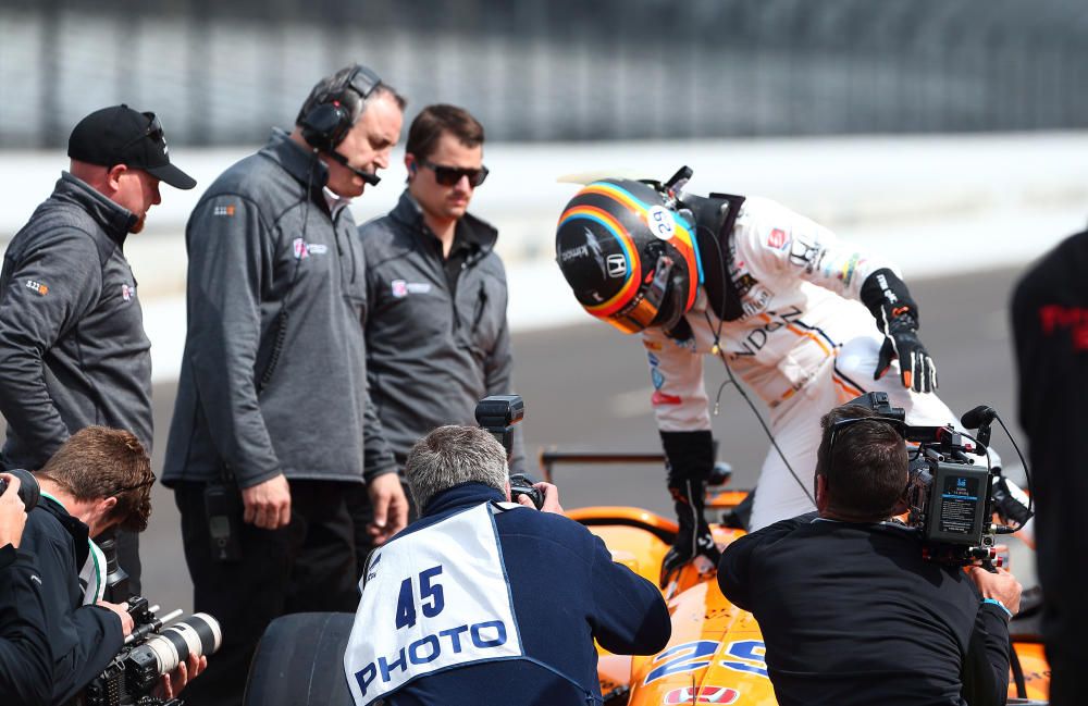 Fernando Alonso prueba su coche de la Indy Car