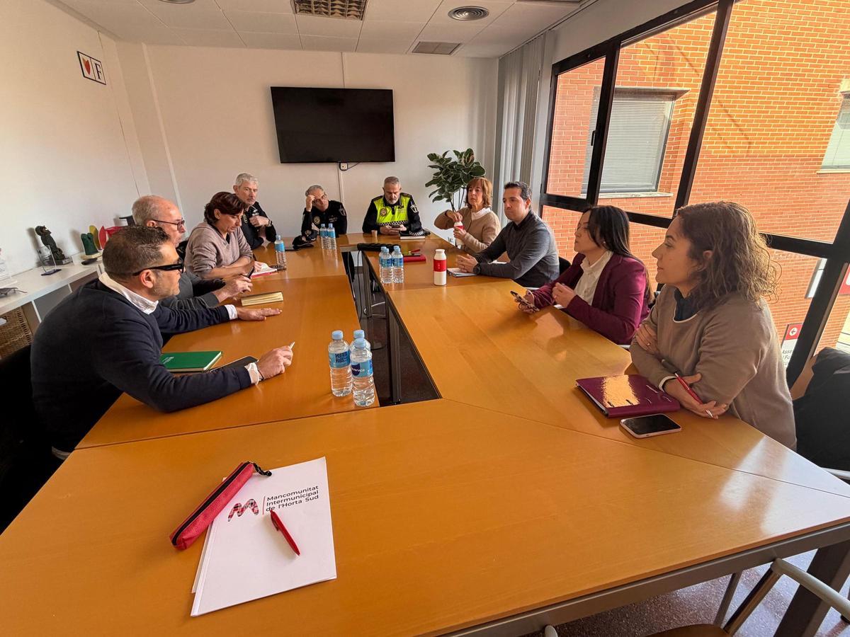 Reunión sobre la petición para que los ciclos formativos en Emergencias y Seguridad se implanten en la Florida.