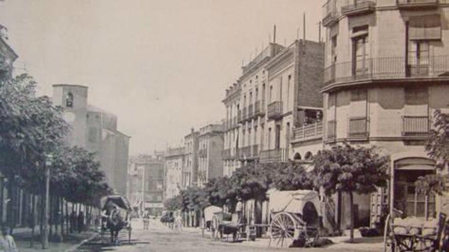 El fet de ser un dels nous eixos d&#039;entrada a Manresa va convertir la carretera de Vic en el carrer on es va instal·lar el comerç a l&#039;engròs