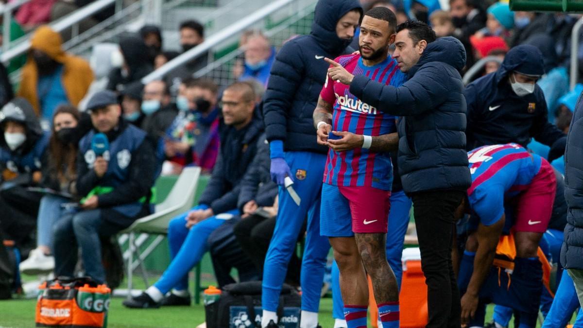 Xavi: "Memphis y Dest están muy cerca de volver"