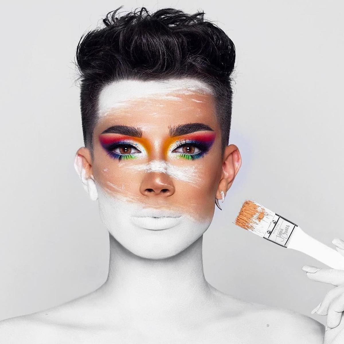 Lienzo en blanco de @jamescharles