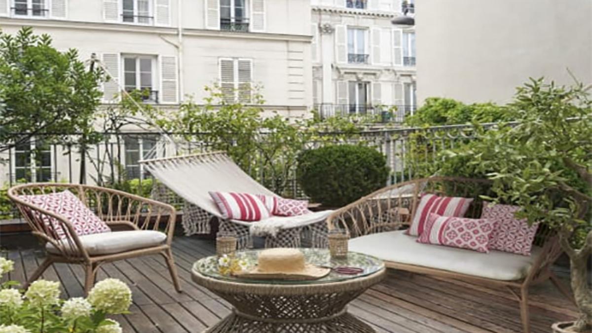 Terraza con olivo artificial de Maisons du Monde