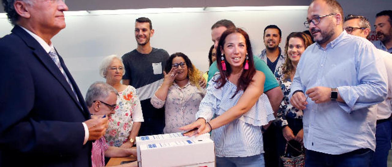 Patricia Hernández, ayer en la presentación de firmas.