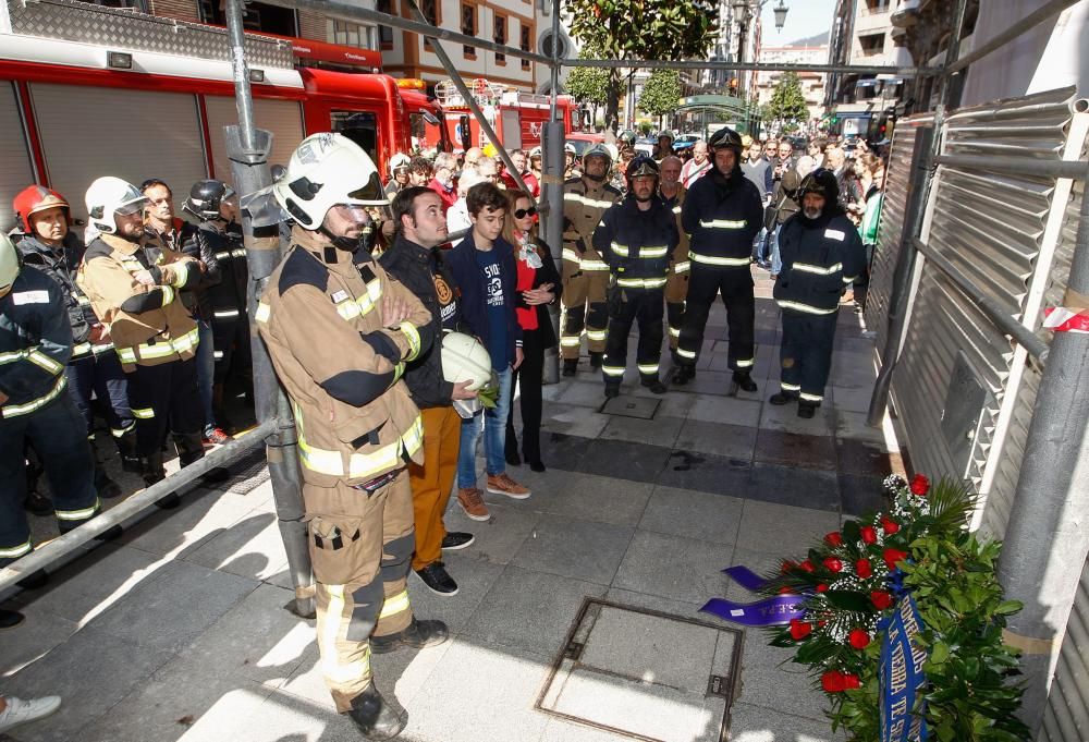 Homenaje al bombero fallecido en el incendio de Uría hace un año