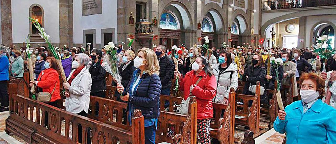 Ofrenda floral de las madres ayer en Fátima