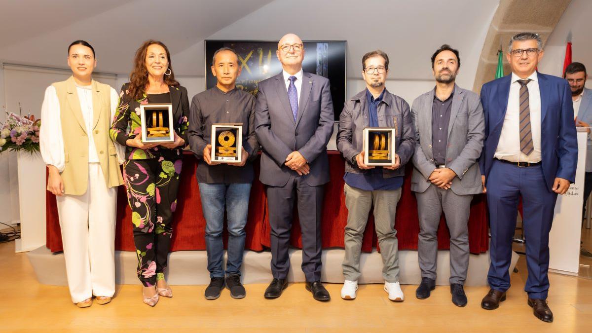 De izquierda a derecha: Gloria Esteban, Nicole Domínguez Penís (hermana del segundo premio), Teruhiro Ando,Eugenio, Víctor José Barbero, Miguel Ángel Leal y Antonio Díaz.