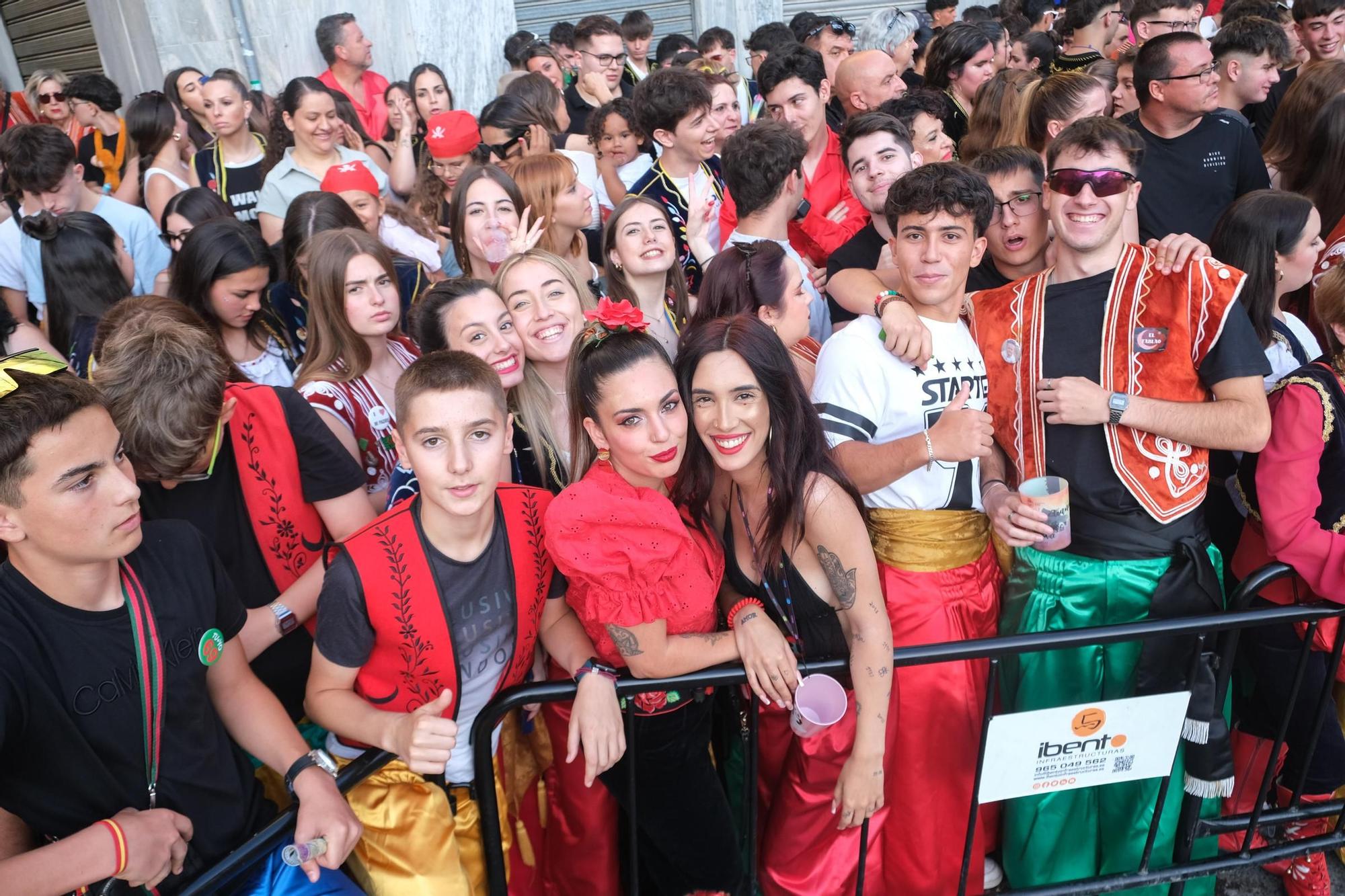 La entrada de bandas  y el Pasodoble Idella de los Moros y Cristianos de Elda en imágenes