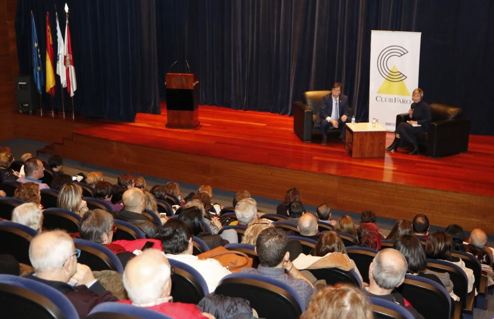 La conferencia de Urra reunió a gran número de asistentes // Alba Villar