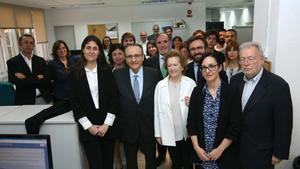 El presidente de Prensa Ibérica, Javier Moll, y la vicepresidenta, Arantza Sarasola, durante su visita a la delegación de El PERIÓDICO en Madrid.