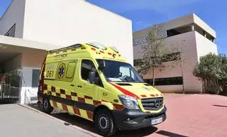 Reclaman sendas ambulancias SVB para Sant Josep y Sant Joan todo el año