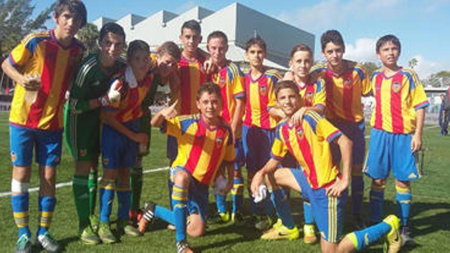 Los jugadores valencianistas festejan su pase a la final tras ganar al Sevilla.