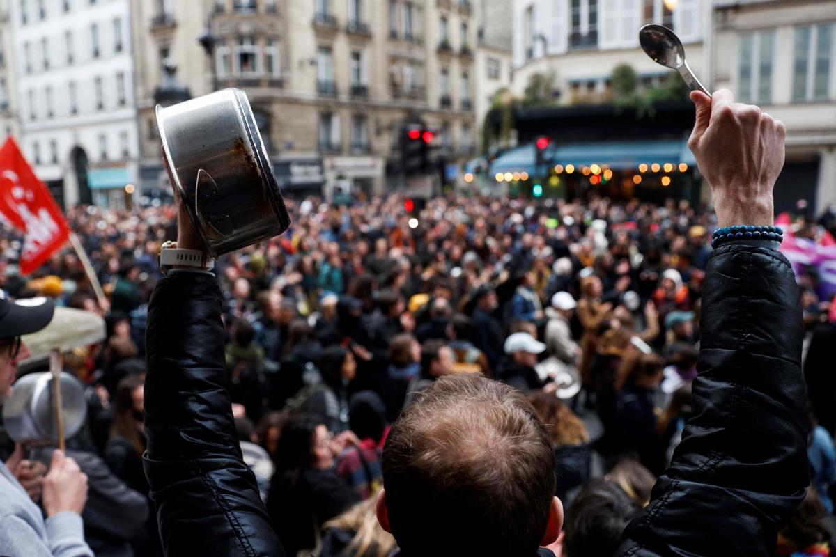 Nueva jornada de protestas en Francia contra la reforma de las pensiones. En un discurso televisado desde el Elíseo marca los grandes retos en lo que le queda de mandato y trata de pasar página.