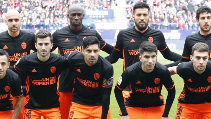 El once titular del Valencia CF que salió a jugar en el Vicente Calderón.