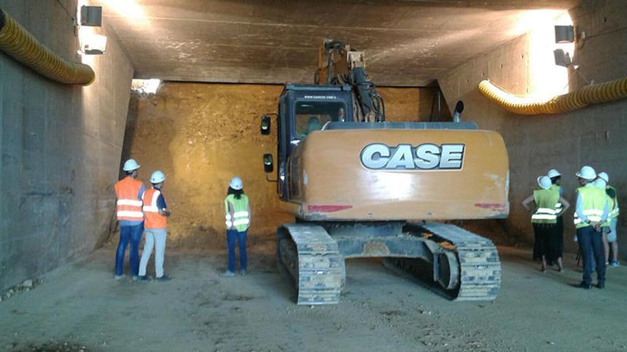 El calaix de formigó sota l&#039;NII en el que s&#039;està treballant