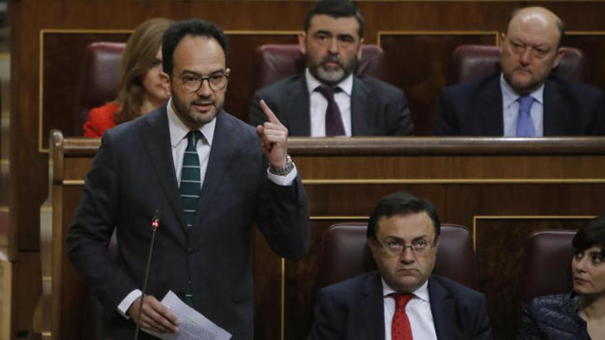 El Gobierno y el PSOE coinciden por el desarme de ETA