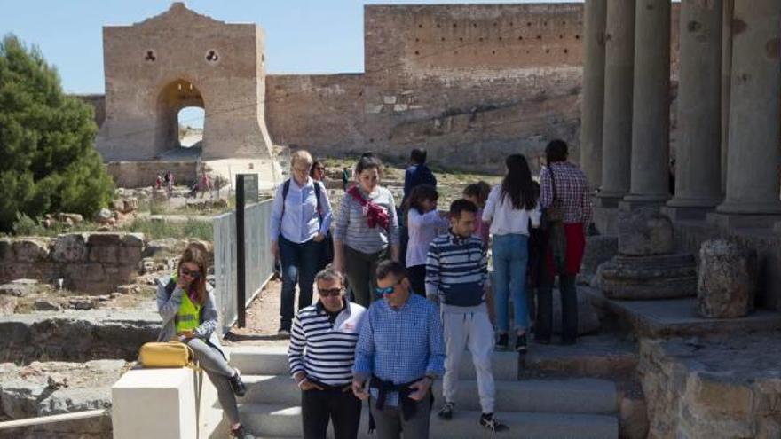 Visitantes en el Castillo durante el puente de mayo.