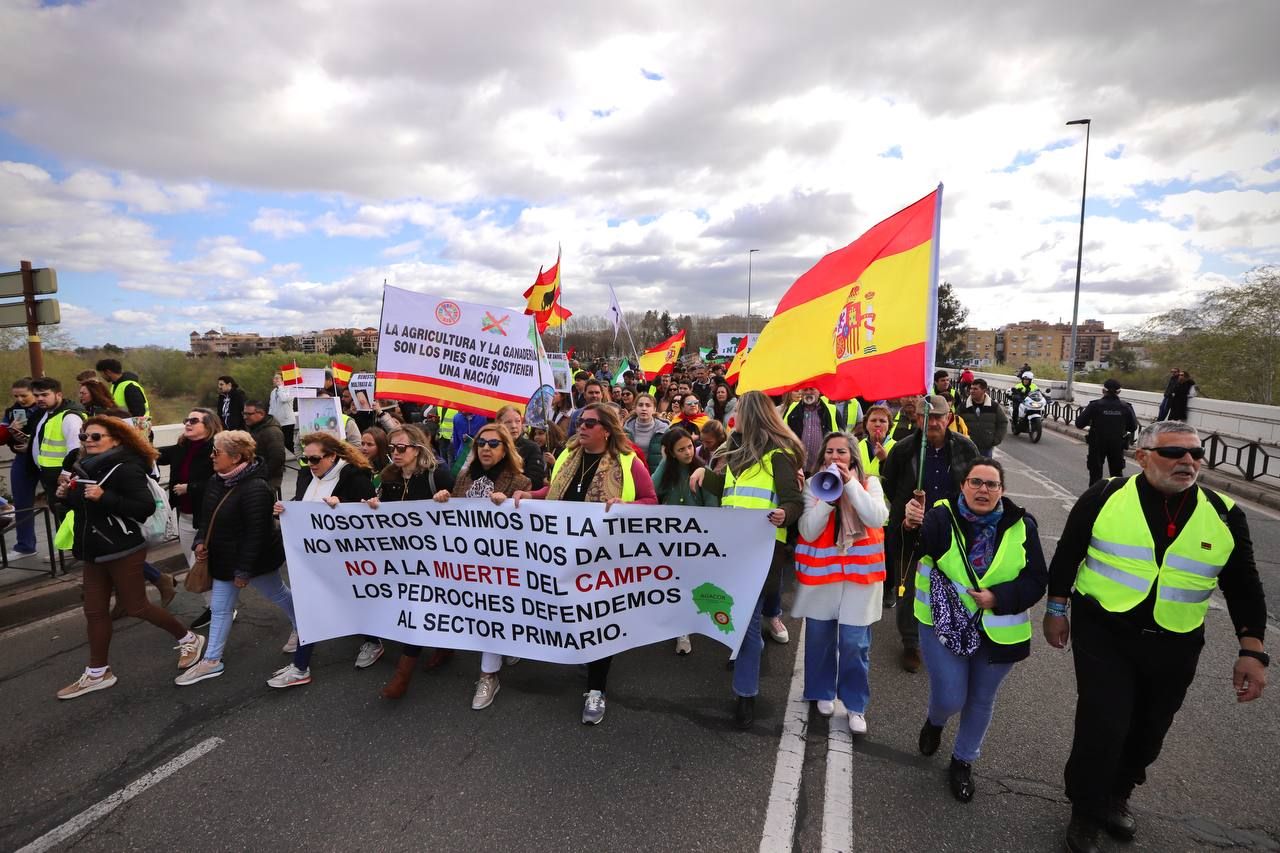 Una tractorada entra en la capital cordobesa para exigir mejoras en el campo