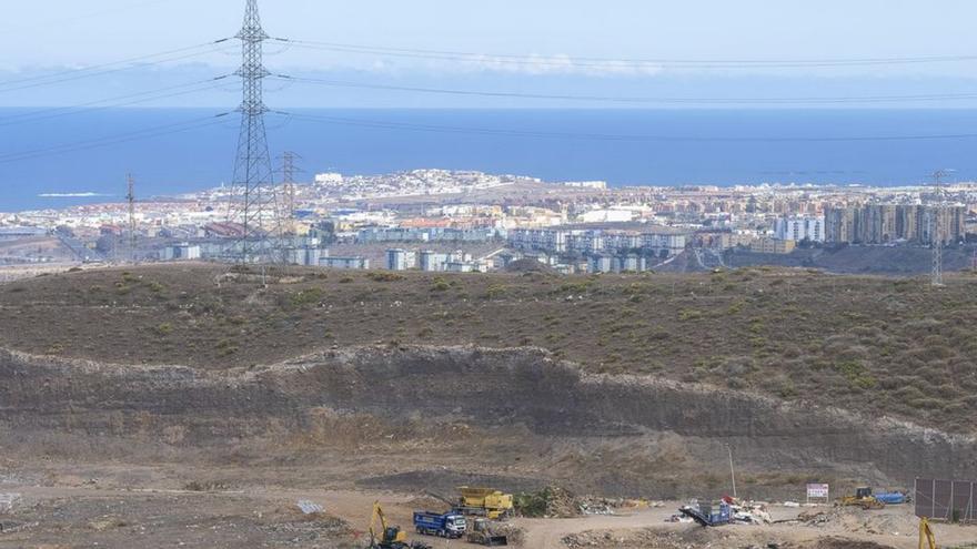 Vasos de vertido en el Ecoparque Norte de Salto del Negro. | ANDRÉS CRUZ