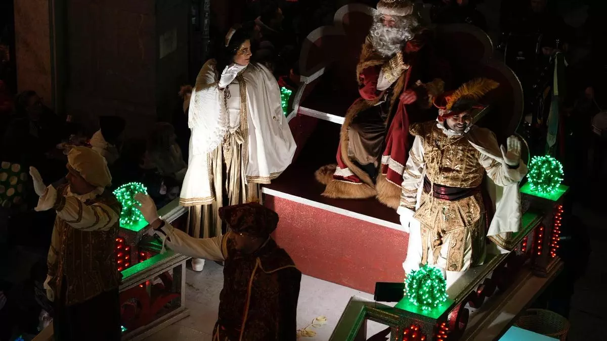 La ilusión vence al frío para recibir en Zamora a los Reyes Magos