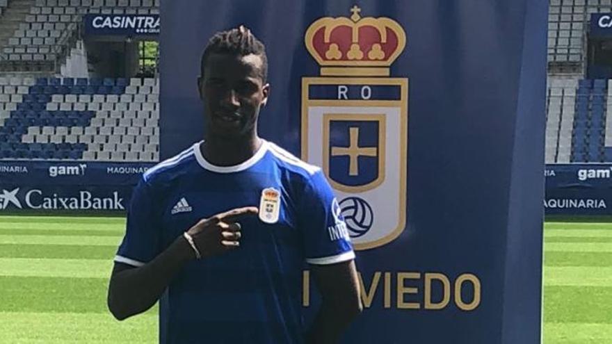 Ibrahima, &quot;la Pantera&quot;, en su presentación en el Carlos Tartiere.