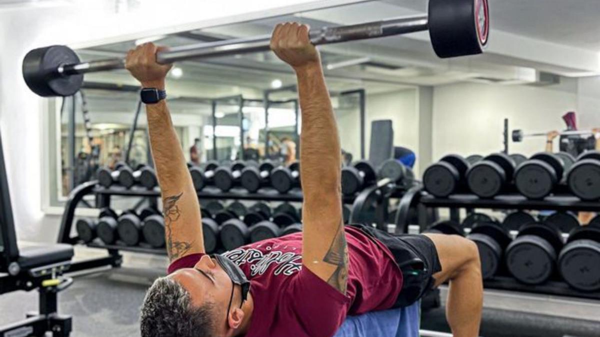 Varios momentos de clases en un centro deportivo ovetense.