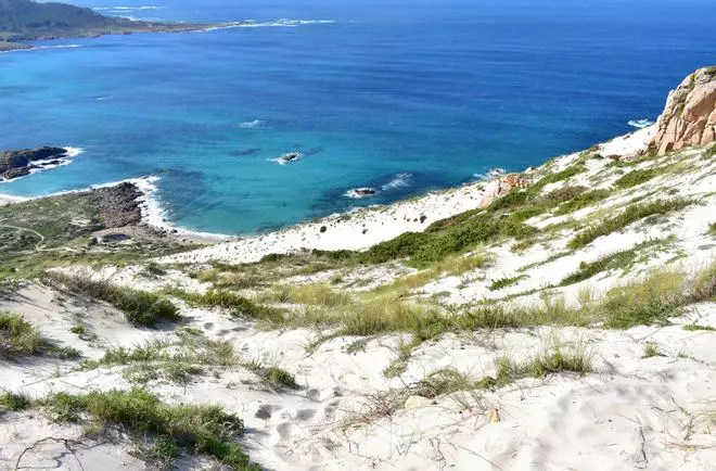 Todos van a Canarias por las dunas, pero pocos conocen la más alta de España: está en uno de los pueblos más bonitos de Galicia