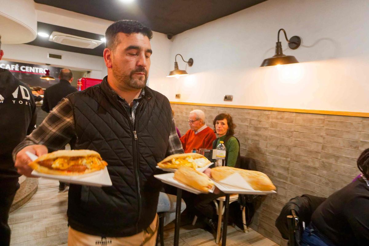 Galería de imágenes: Así se viven las primeras horas de la Magdalena: almuerzos, collas y mesón