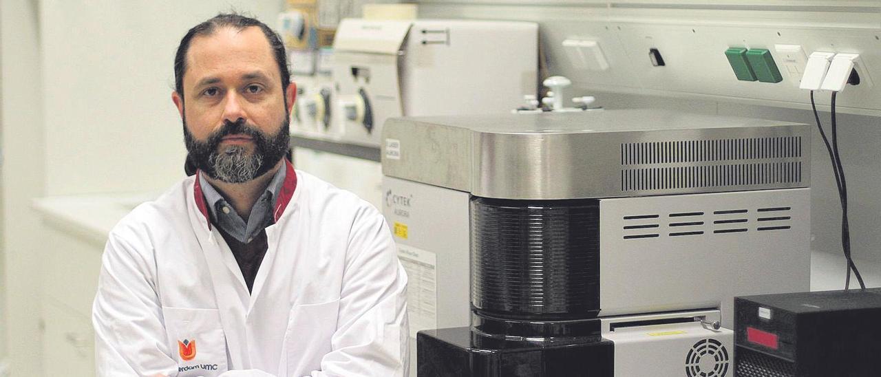 Juan J. García Vallejo, en su laboratorio en Ámsterdam.