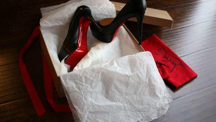 Zapatos de suelas rojas de Louboutin.
