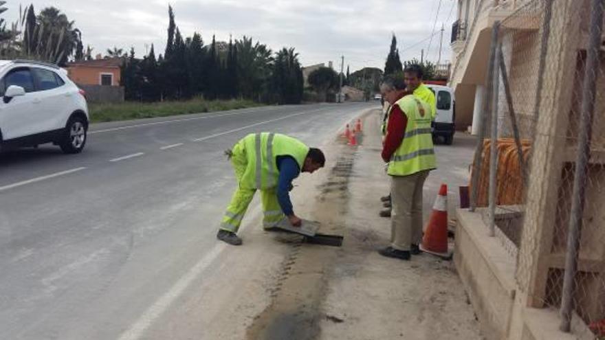 Mutxamel empieza a instalar las luminarias en la carretera de La Venteta