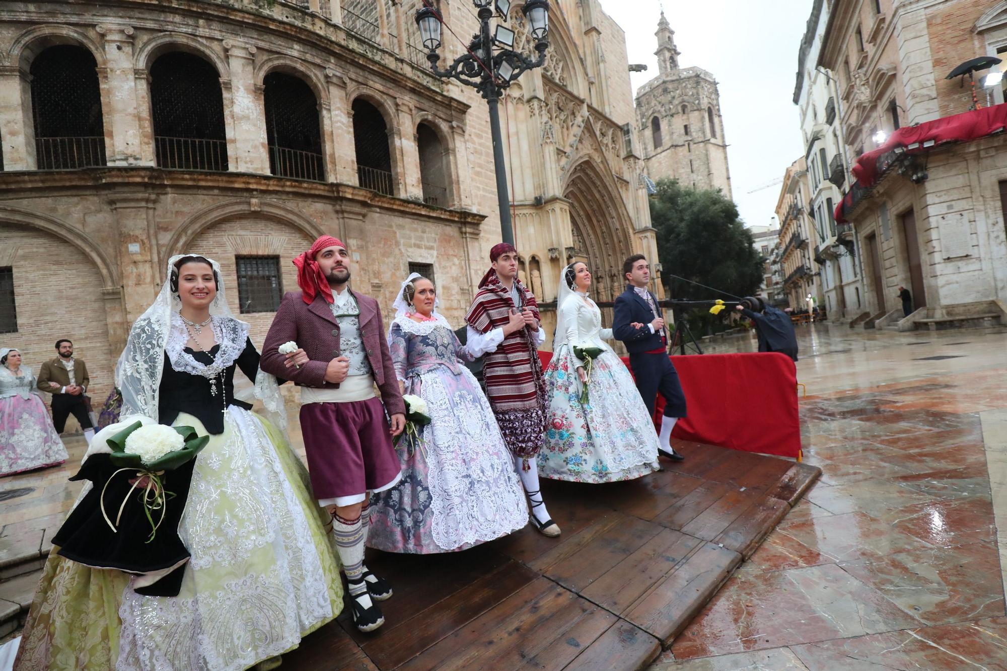 Búscate en el primer día de ofrenda por la calle de la Paz (entre las 17:00 a las 18:00 horas)