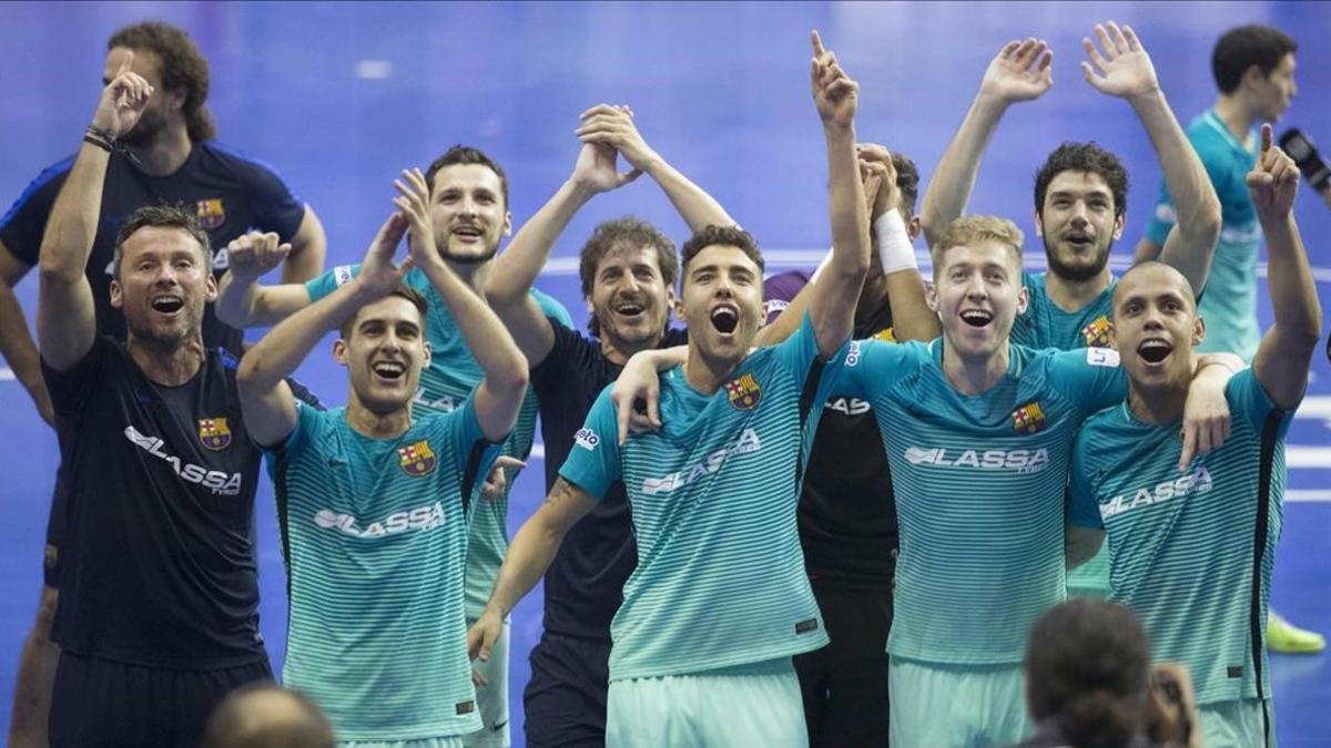 Los jugadores del Barça celebran su triunfo en los penaltis en Murcia.
