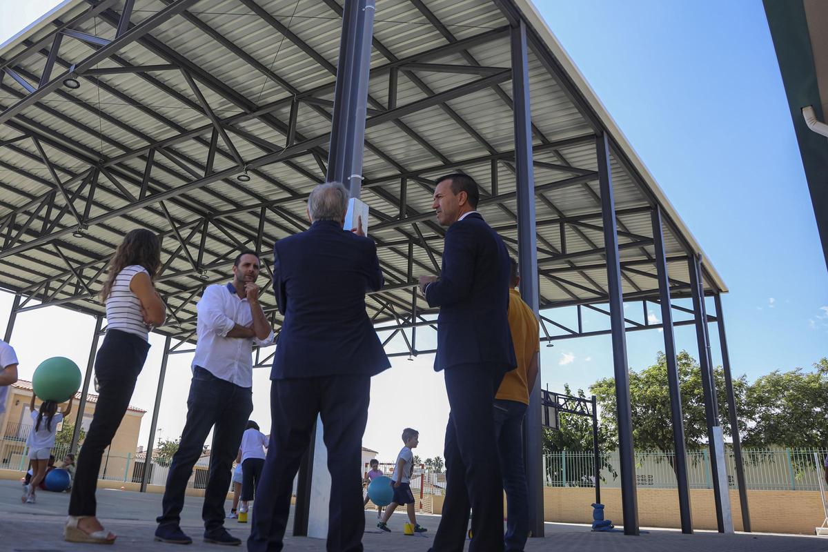 Cubierta en el patio del colegio