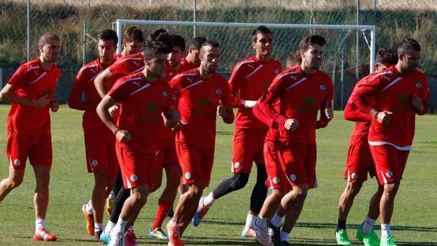 Los rojiblancos, durante un entrenamiento.