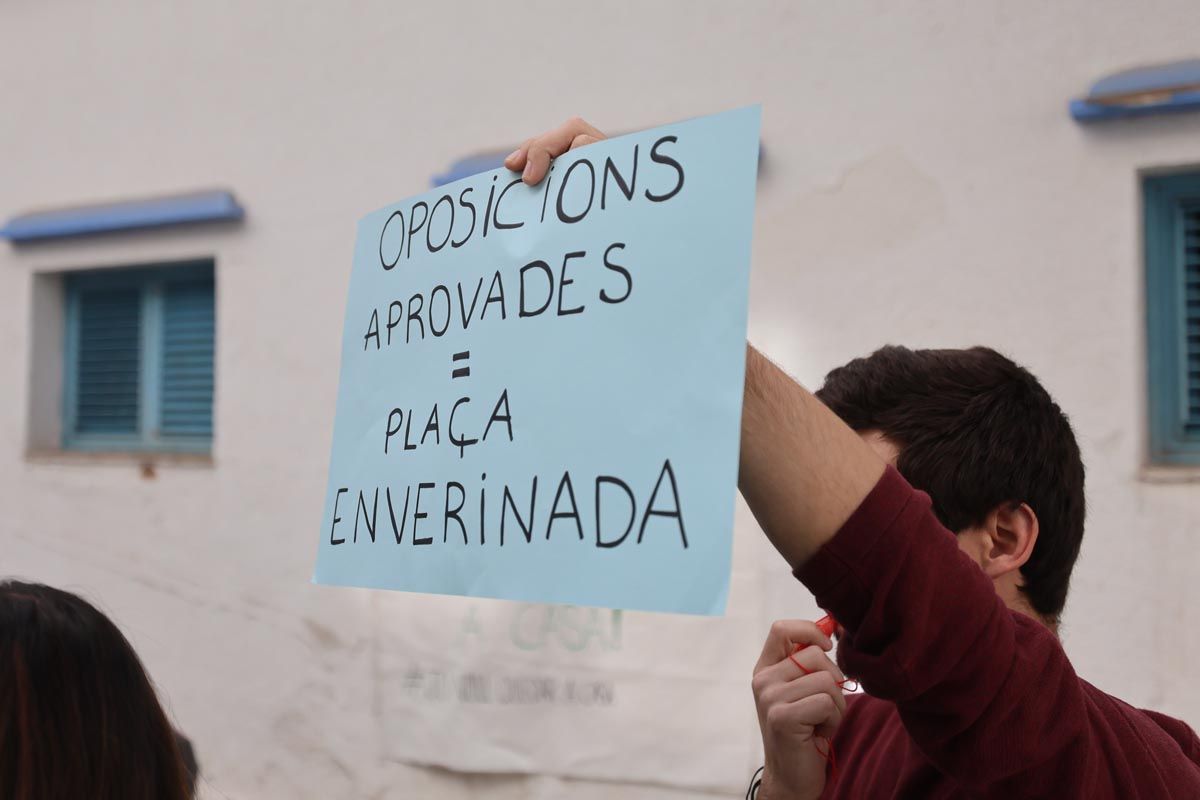 Las imágenes de la concentración de profesores en Ibiza