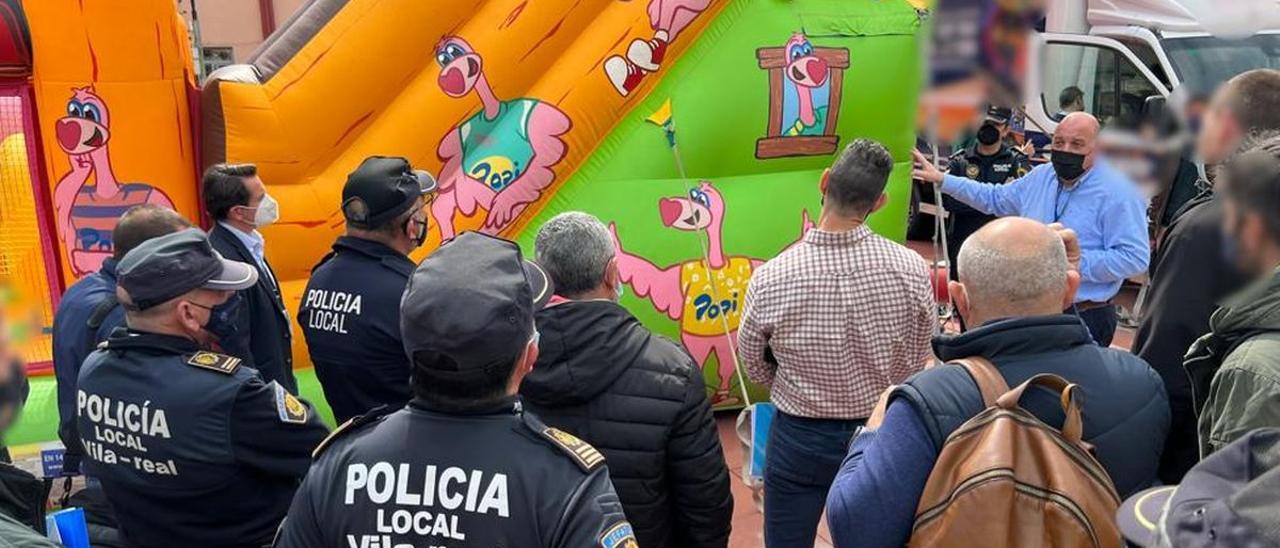 Más de 50 agentes se formaron in situ en Vila-real sobre las medidas de seguridad en castillos hinchables.