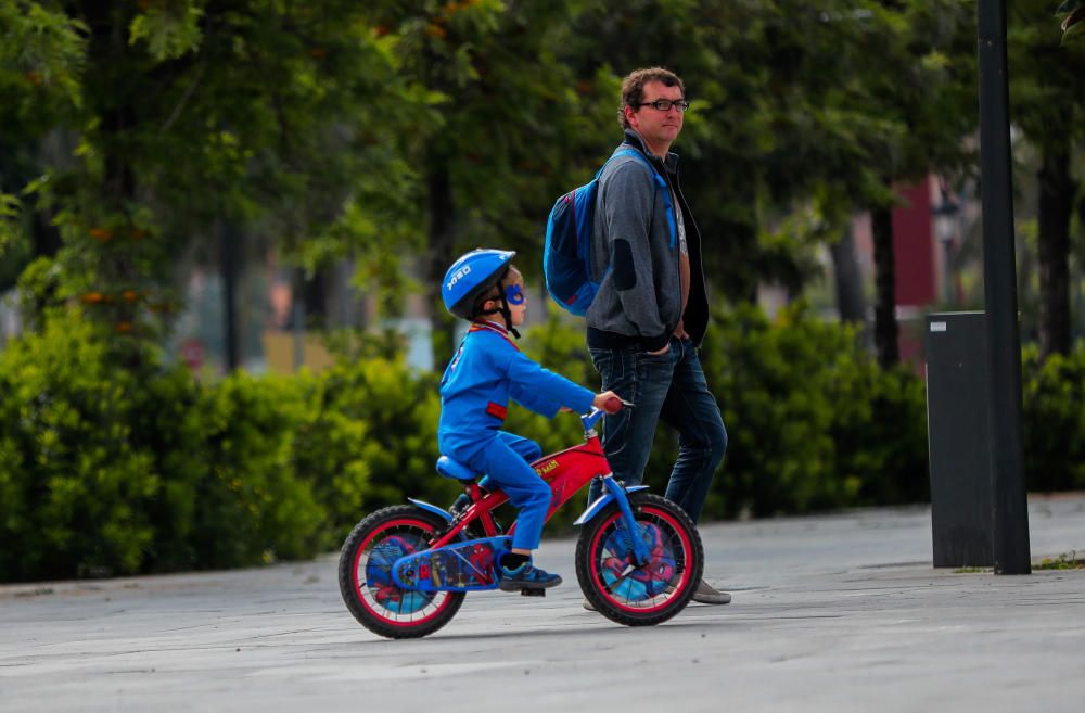 Los niños vuelven a llenar parques y calles