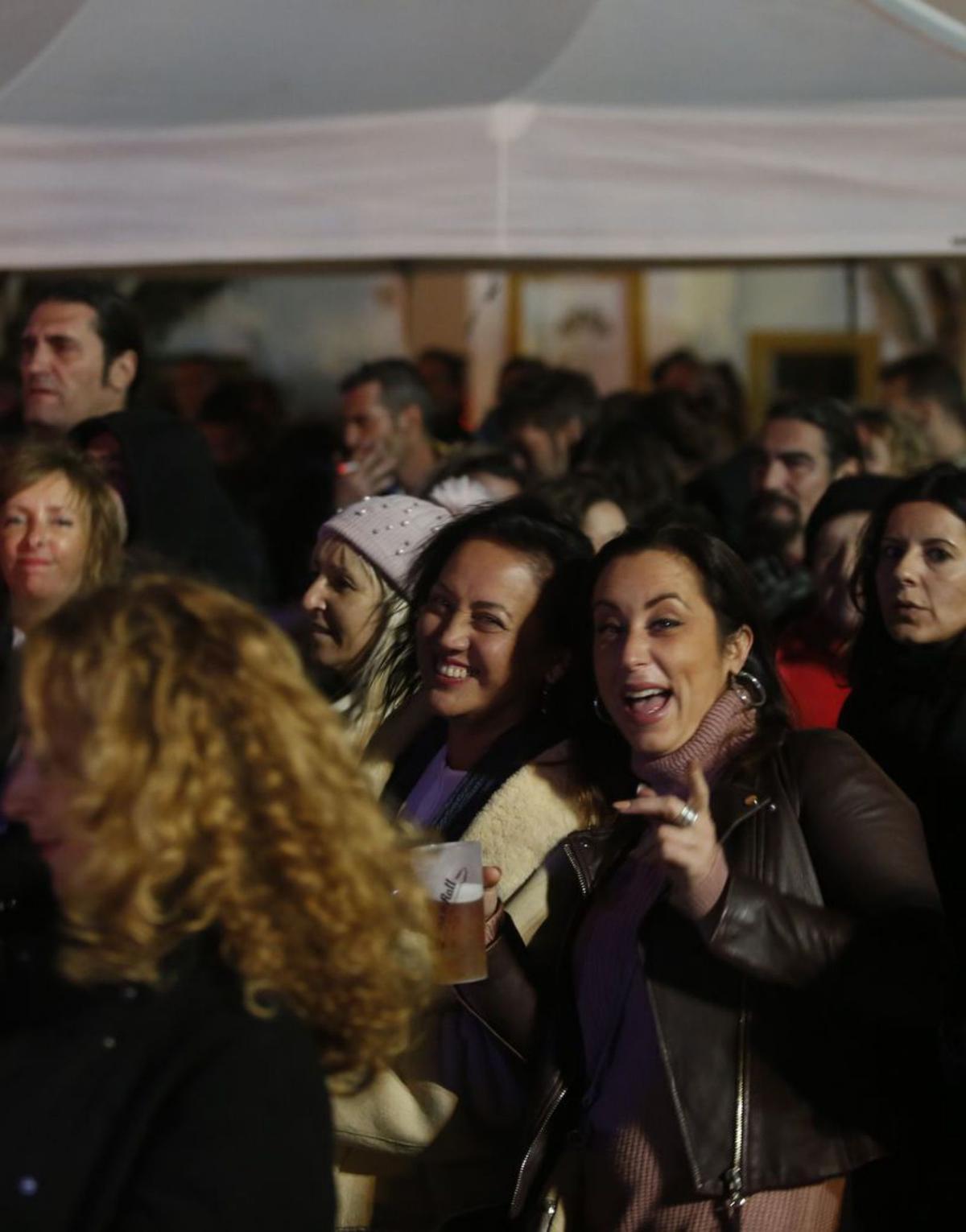Comunión de Joven Dolores con su público en Sant Jordi